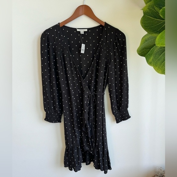 NWT American Eagle Black Polka Dot Wrap Mini Dress Size M - Picture 3 of 6